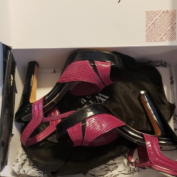 White House Black market pink heels - Picture 1 of 3